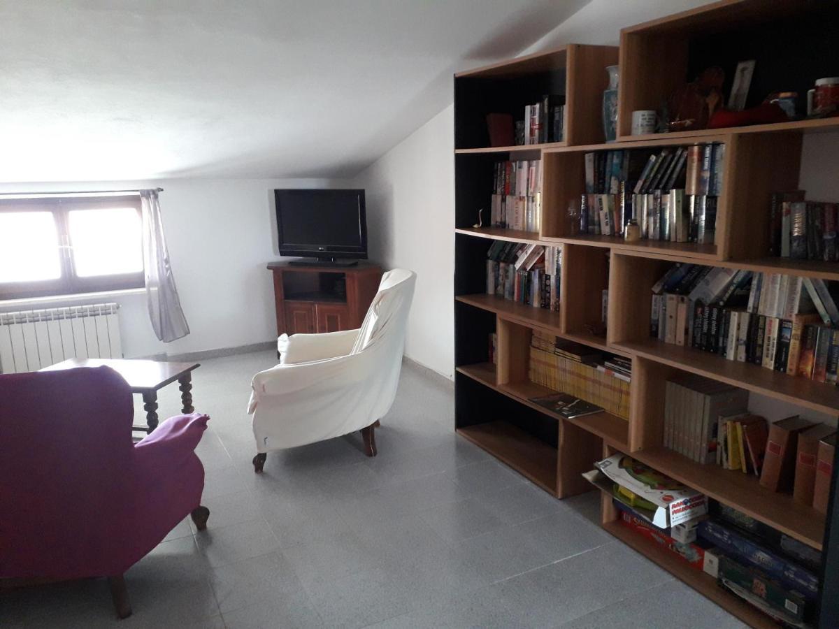 Spacious attic apartment Olmedo Exterior foto